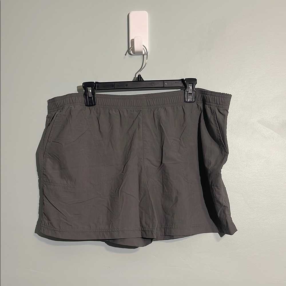 Columbia Gray Nylon Lightweight Pull On Elastic Waist Shorts Women’s Size XL